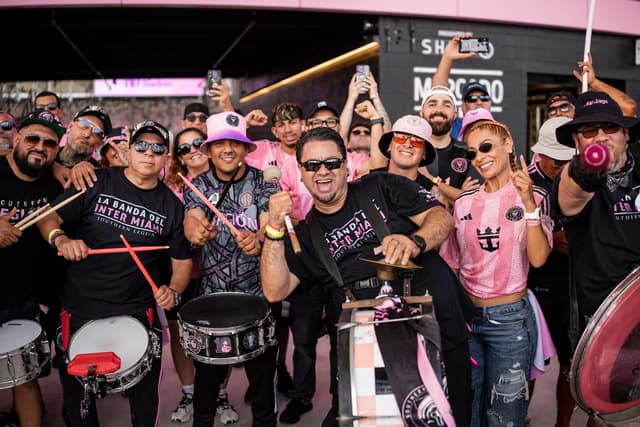 Tifos e bandeiras da barra