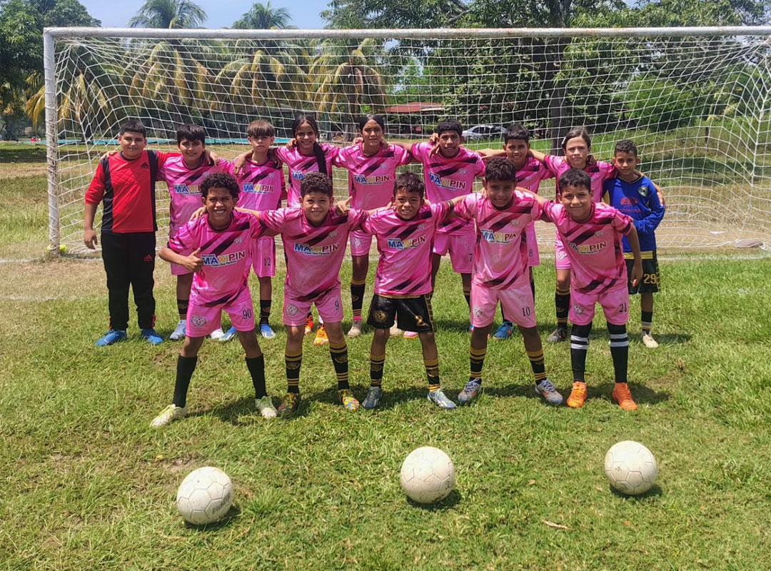 FutbolTech-Transforming-Lives-through-Soccer,-English-Education,-and-Technology-02